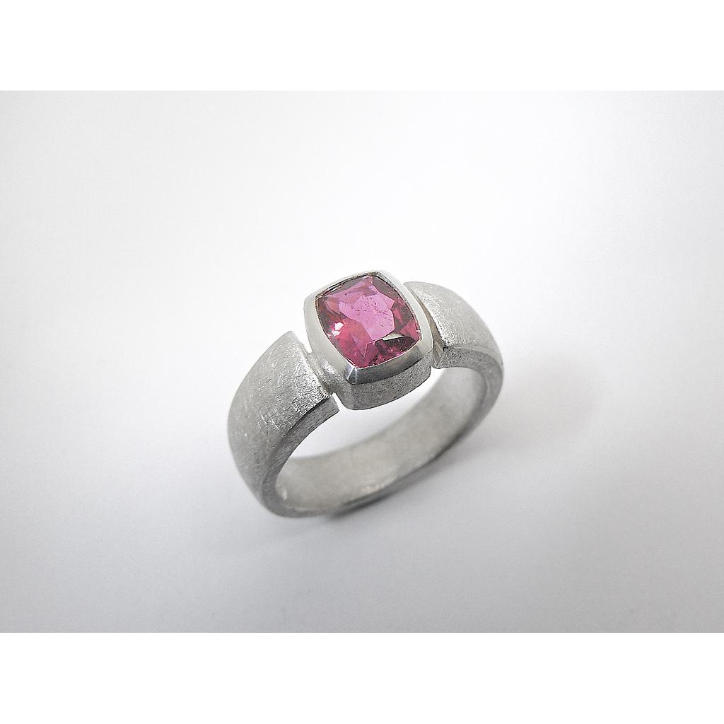 Ring 547