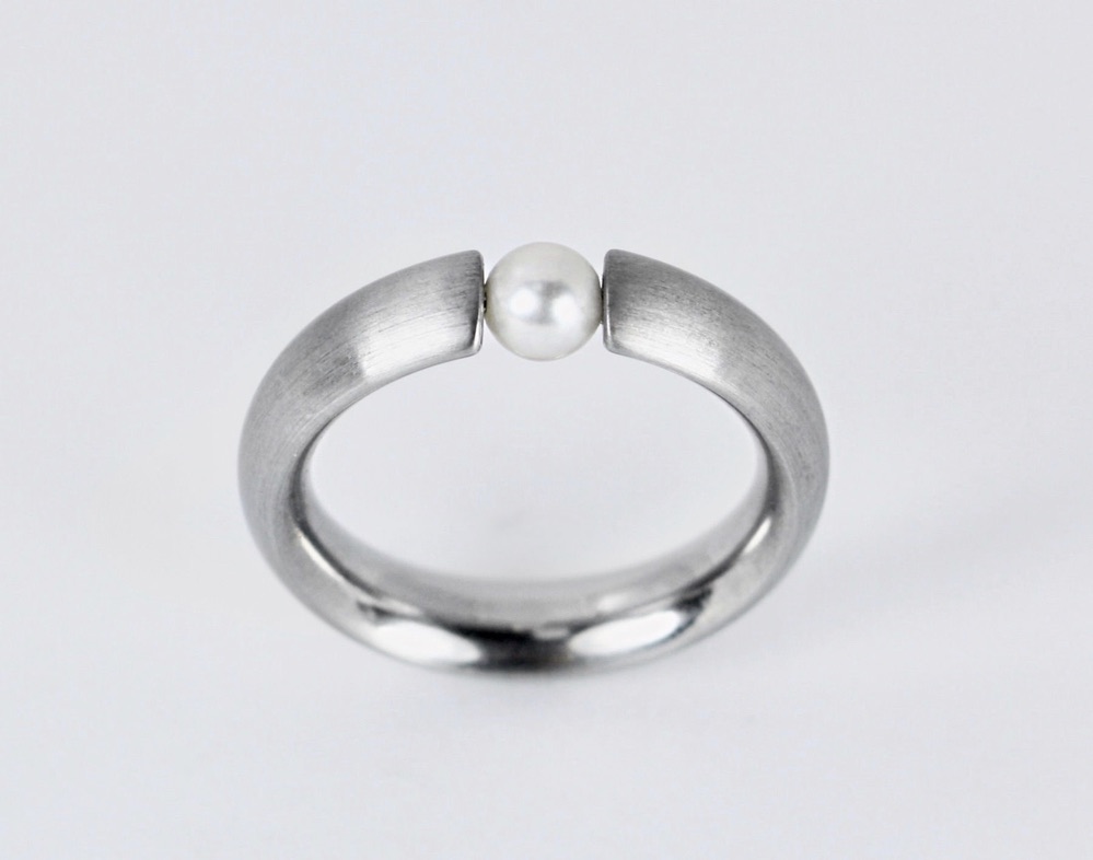 Ring 393 Edelstahl Perle (VK 210,-€) - unser Angebot abzüglich 35% Aktion