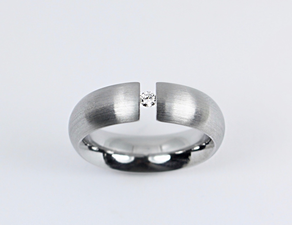 Ring 394 Edelstahl Brillant (VK 390,-€) - unser Angebot abzüglich 35% Aktion