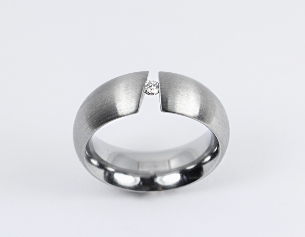 Ring 395 Edelstahl Brillant (VK 480,-€) - unser Angebot abzüglich 35% Aktion