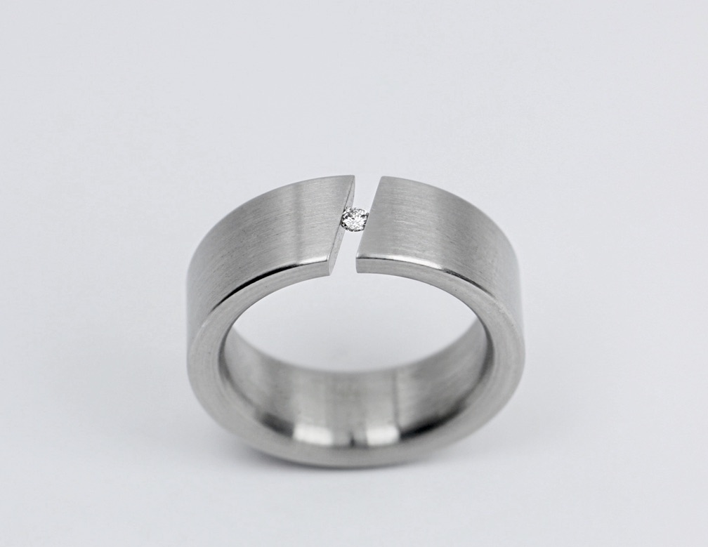 Ring 396 Edelstahl Brillant (VK 200,-€) - unser Angebot abzüglich 35% Aktion