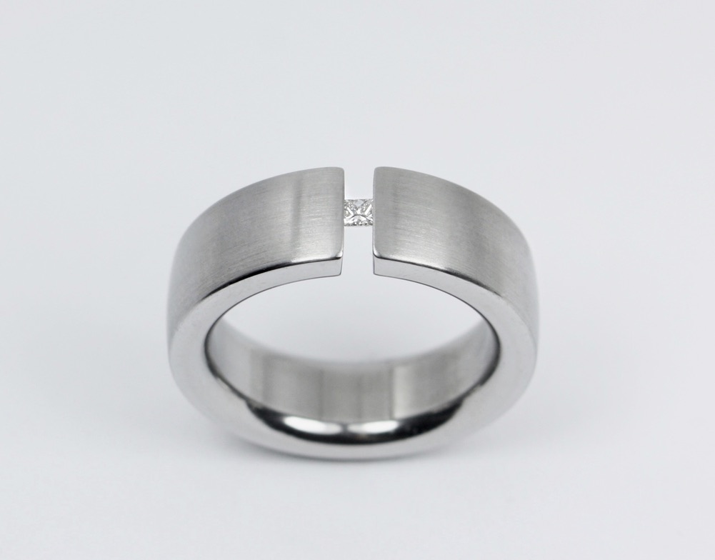 Ring 397 Edelstahl Brillant (VK 360,-€) - unser Angebot abzüglich 35% Aktion